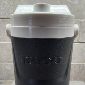 IGLOO Laguna Pro Cooler w/ Fence Hooks, Gray, 1/2 Gal.